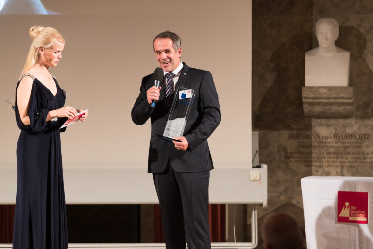 Dr. Olaf Lochschmidt (Lundbeck) bei der Preisverleihung 2016