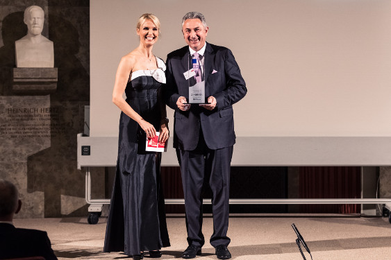 Georg Okroy (Biogen) bei der Preisverleihung 2017