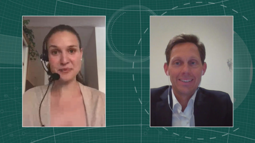 Erik Holl, Commercial Director Oncology & Hematology Janssen-Cilag (Rechts) im Interview mit Maria Huber, Redaktion PharmaBarometer, anlässlich der Preisverleihung © Eurecon Verlag / Kupconcept